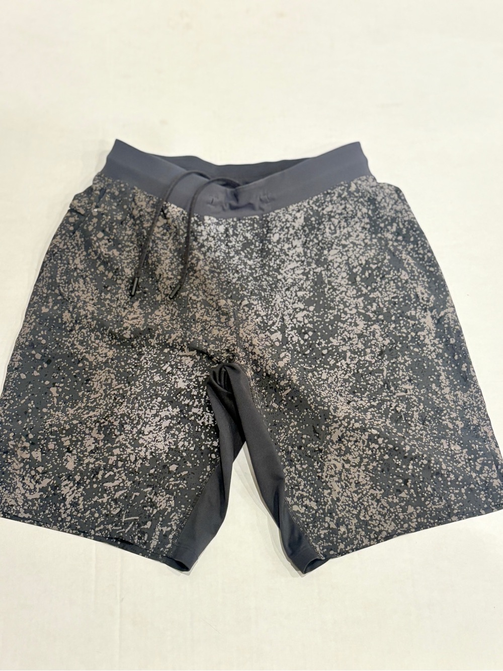 Lululemon The Short Men's Gray Performance Drawstring Shorts S small 7”